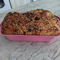 A picture of Olive and onion bread.