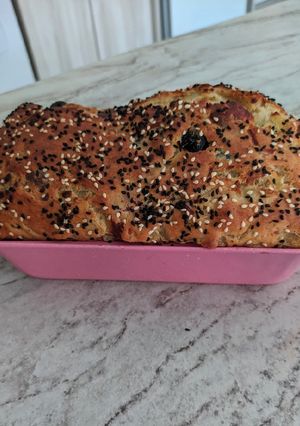 A picture of Olive and onion bread.