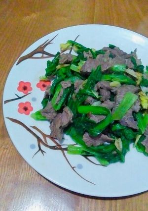 Hình của món Thịt bò xào rau cải.