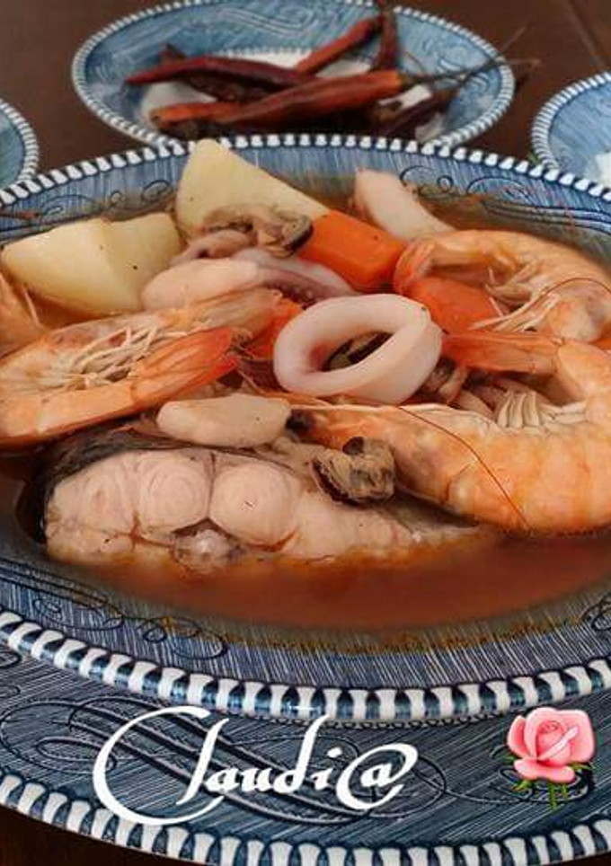 Una foto de Caldo de mariscos 🌹