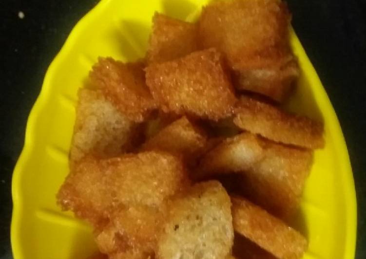 Bread croutons for tomato soup