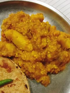 बैंगन आलू की सब्जी (baingan aloo ki sabzi recipe in Hindi) रेसिपी मुख्य फोटो