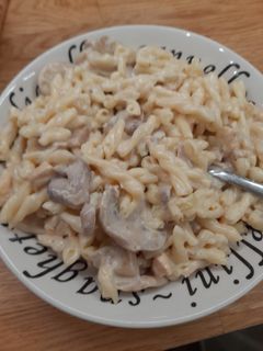 Gombás-parmezános-tejszínes csirkeragu copfocskával recept fotója
