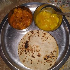 A picture of Lauki kofta curry.