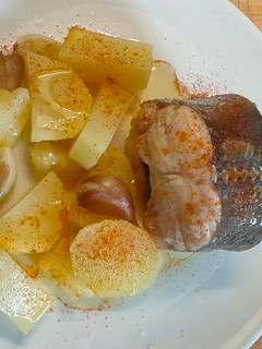 Una foto de Lomo de merluza con patatas