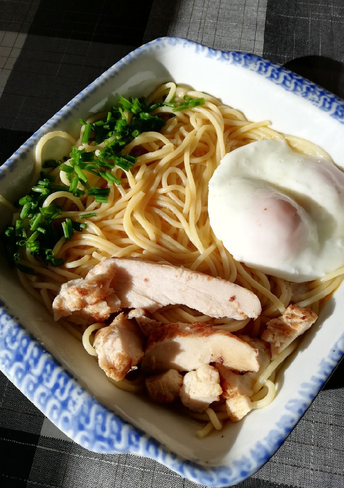 Una foto de Ramen casero de pollo