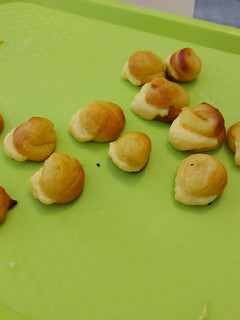 Una foto de Profiteroles de crema pastelera