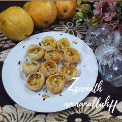 A picture of Aamgappas or Aam Golgappas.
