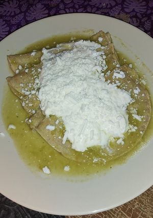 Una foto de Entomatadas verdes sencillas👌😋