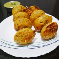 A picture of Moong Dal Appe.