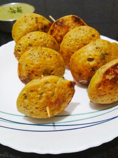 A picture of Moong Dal Appe.