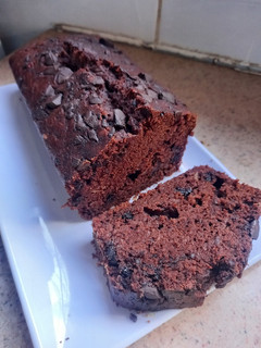 Una foto de Budín de banana y chocolate 😍