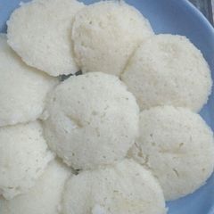 A picture of Idli.