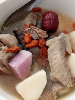電鍋料理-紅棗枸杞山藥雞湯 的食譜成品照片