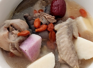 電鍋料理-紅棗枸杞山藥雞湯 的食譜成品照片