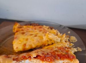 Una foto de Pizza Keto de pollo y muzzarella 🍕
