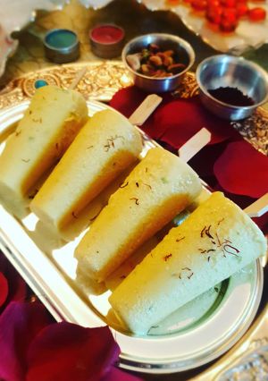 A picture of Thandai kulfi.