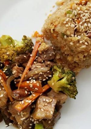 Una foto de Res y cerdo kung pao con cacahuate y nueces