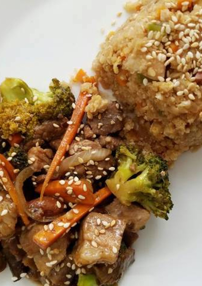 Una foto de Res y cerdo kung pao con cacahuate y nueces