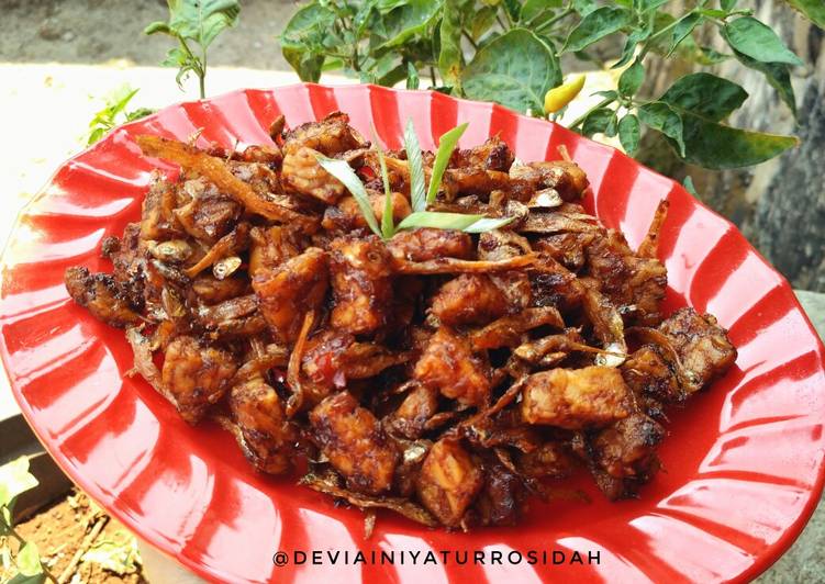 Bagaimana Membuat Sambal Goreng Teri Tempe Bumbu Ulek yang Enak