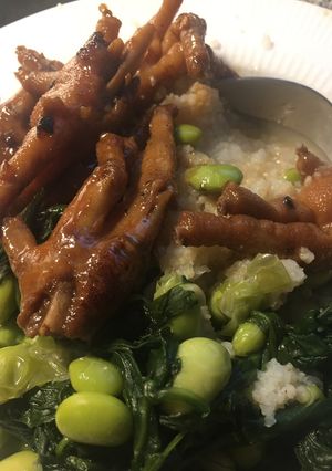 A picture of Easy beer chicken feet.