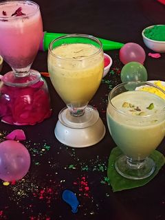 અસોર્ટેડ ઠંડાઈ (Assorted Thandai Recipe In Gujarati) રેસીપી મુખ્ય ફોટો