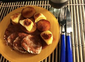 Una foto de Mi peceto de cerdo con salsa gravy de ciruelas y malvec