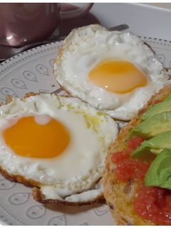 Una foto de Desayuno con huevos
