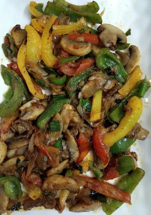 A picture of Mushroom pepper fry.