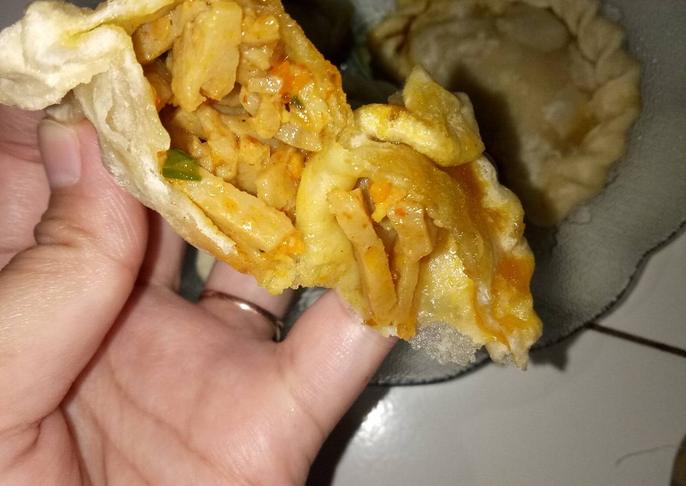 Isi dengan bakso pedas