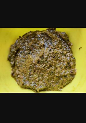 A picture of Coriander leaves chutney.