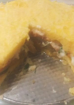 Una foto de Polenta rellena de vegetales 🍆🌶🍅