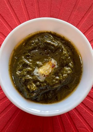 A picture of Sarsoon ka saag.