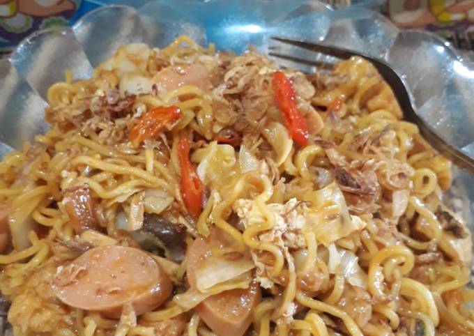 Mie ruwet pedes endess ala warkop ala aq... alakadarnya..🍲🍲