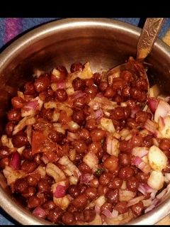 चने चाट (chane chaat recipe in Hindi) रेसिपी मुख्य फोटो