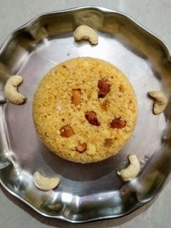 உக்காரு பாசிப்பருப்பு இனிப்பு உப்புமா செய்முறை முக்கிய புகைப்படம்