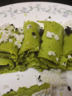 A picture of Spinach Khandvi.
