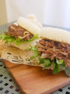 好簡單「壽喜燒米漢堡」一顆吃好飽 ♡ 的食譜成品照片