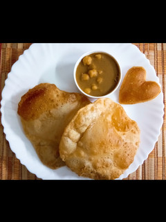 கோதுமை பட்டூரா (Gothumai Batura Recipe in Tamil) செய்முறை முக்கிய புகைப்படம்