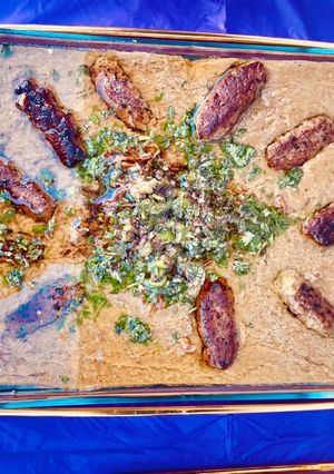 A picture of Lahori Hareesa with chicken kabab.