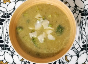 Una foto de Sopa de brócoli 🥦🍲/ low carb / cetógenica