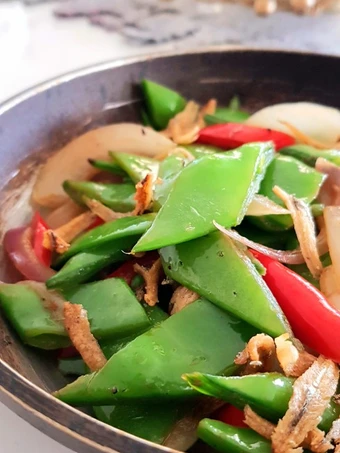Easy Ways Prepare|Recipe} Snow Peas with Caramelized Onions and Crispy Anchovies the Can Spoil the Tongue, Can Pamper Your Tongue