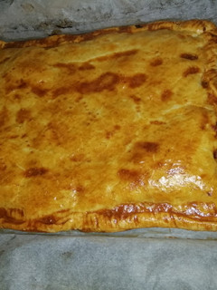 Una foto de Empanada de atún con hojaldre