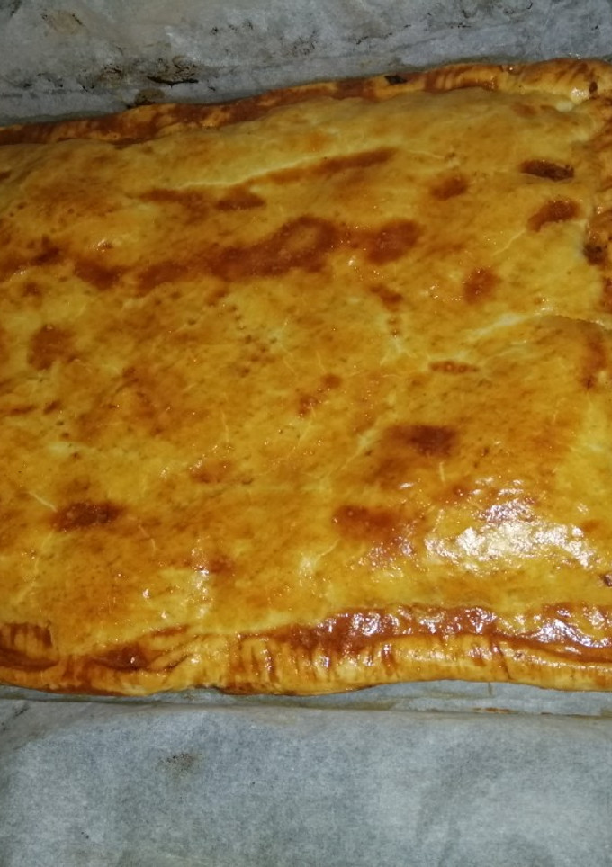 Una foto de Empanada de atún con hojaldre