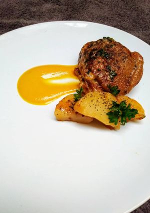 Foto resep Pan Roasted Creamy Chicken Paprika with Carrot Puree
