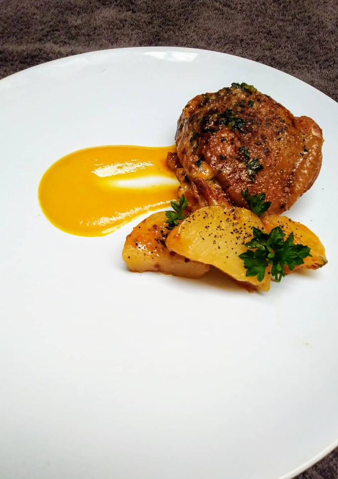 Foto resep Pan Roasted Creamy Chicken Paprika with Carrot Puree