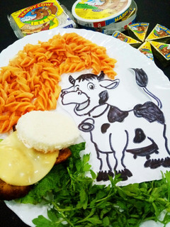 A picture of Mini Tikka bite sandwich with red sauce pasta.