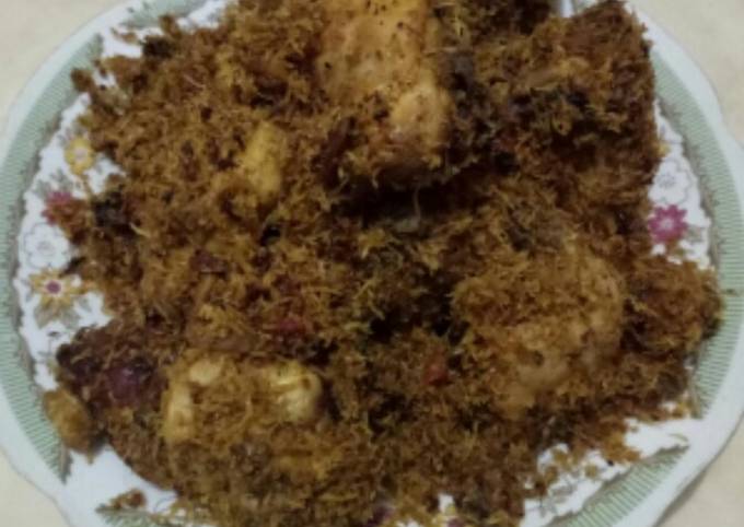 Ayam goreng serundeng pedas