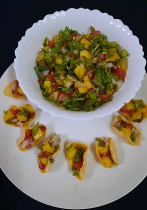 A picture of Mango 🥭 Salsa ya mango 🥭 Salad 🥗 😋.