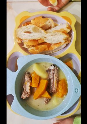 Hình của món Sườn hầm bơ chấm bánh mì cho bé.